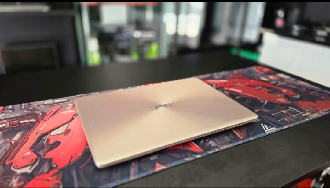 Asus Zenbook slim core I7 dual VGA INTEL + NVIDA
