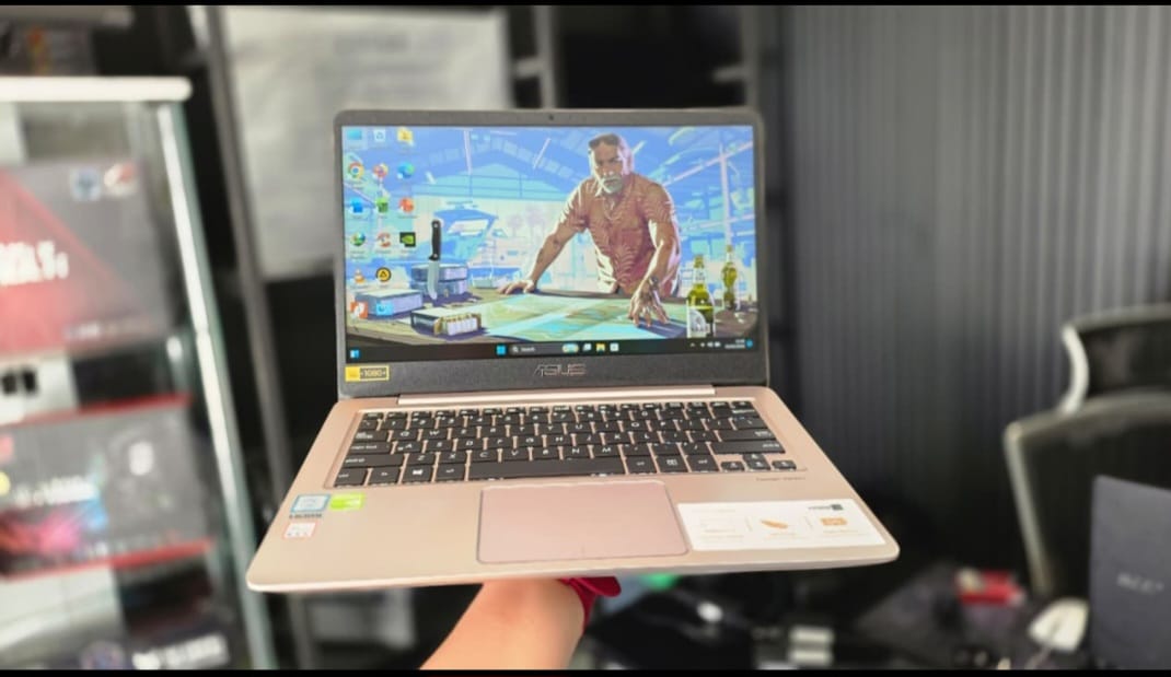 Asus Zenbook slim core I7 dual VGA INTEL + NVIDA